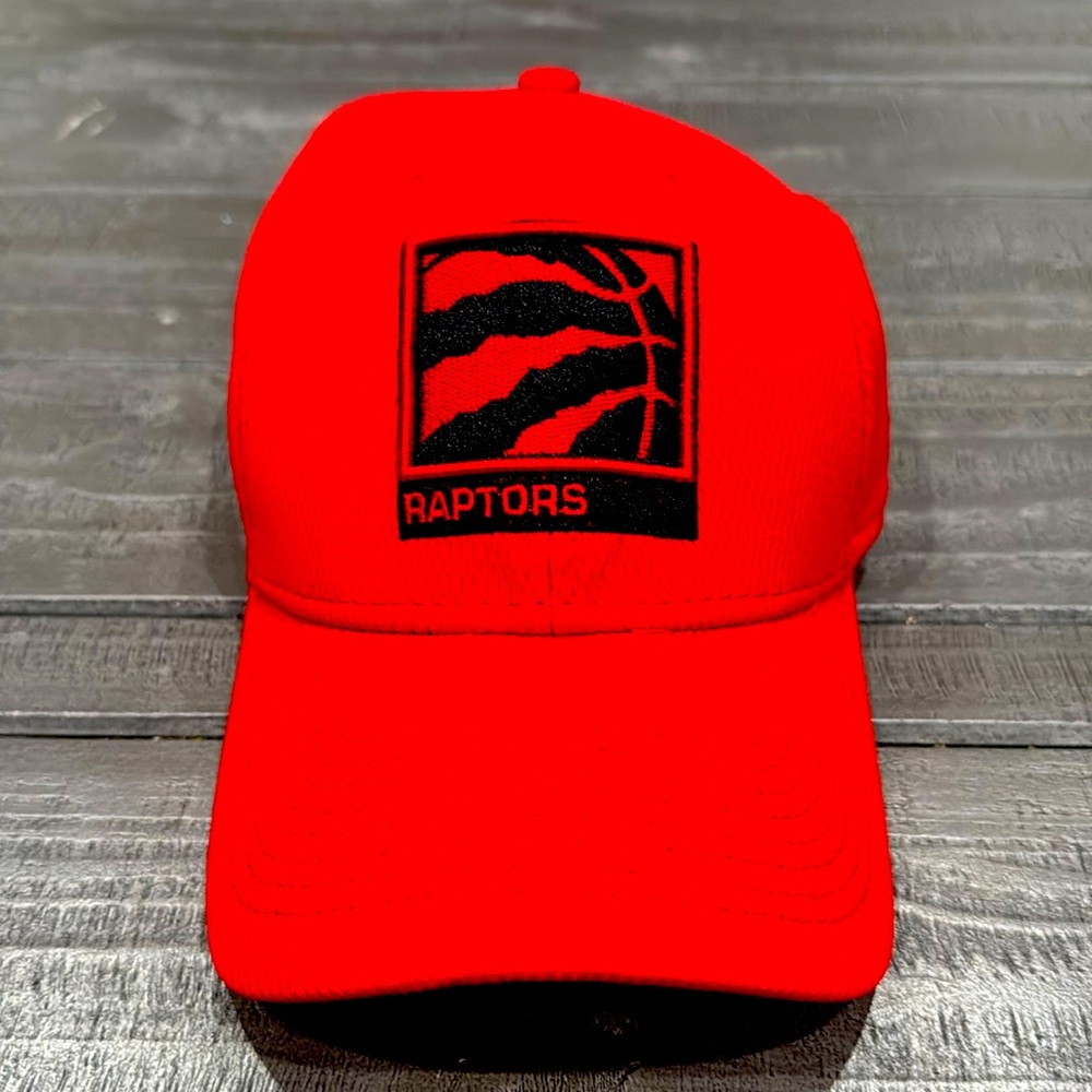 Toranto Raptors New Era Men’s Cap.  New Era 9Forty NBA one size fits most
